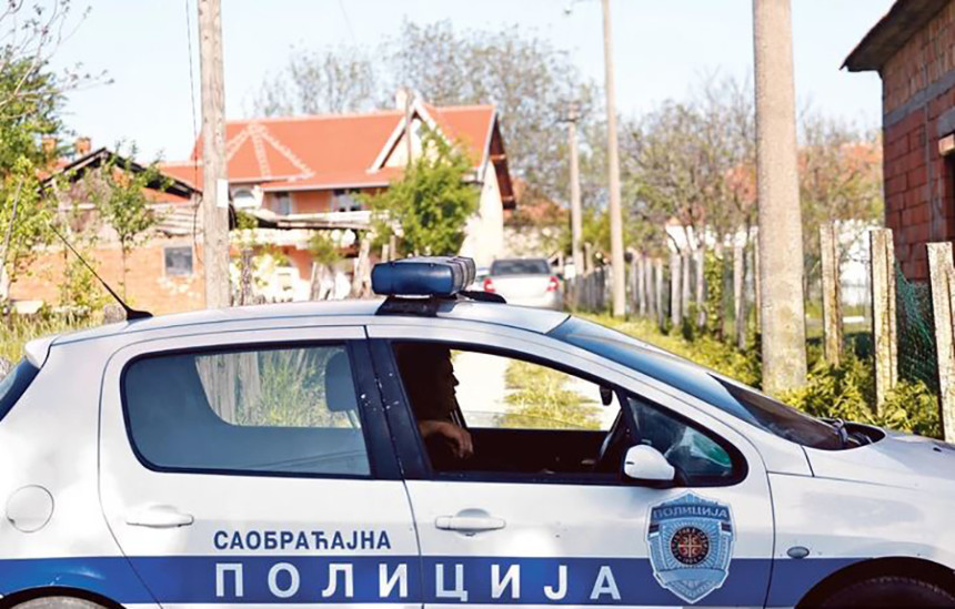 U sudaru tri automobila, osam osoba povrijeđeno