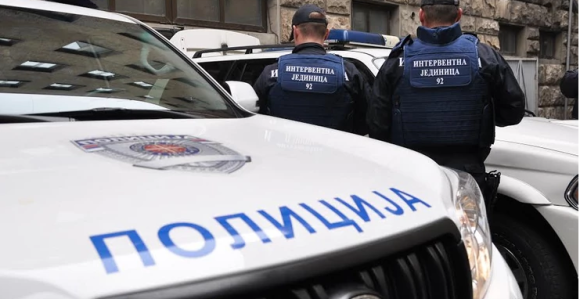 Brutalan napad na mladića: Jedan ga držao, drugi udarao