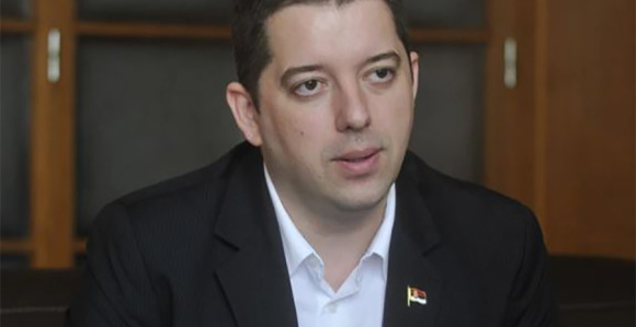 "Kurti moli Boga da se promjeni vlast u SAD"