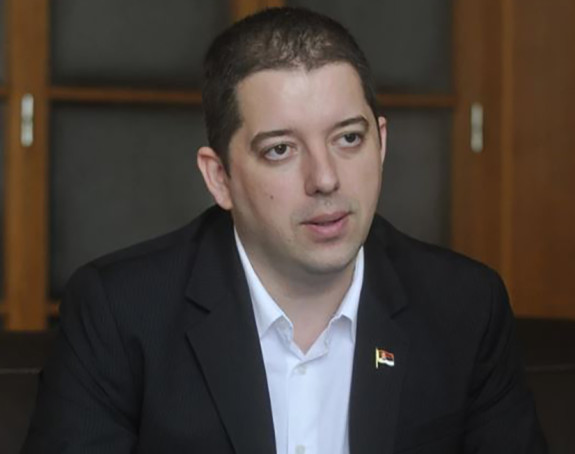 "Kurti moli Boga da se promjeni vlast u SAD"