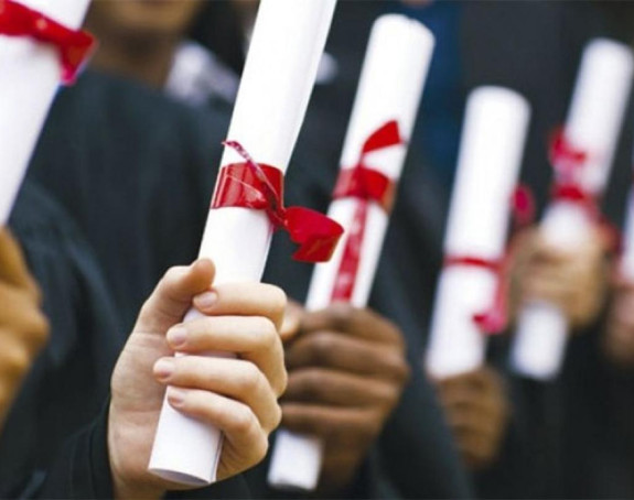 Ima li budućnosti za mlade bez partijske knjižice?