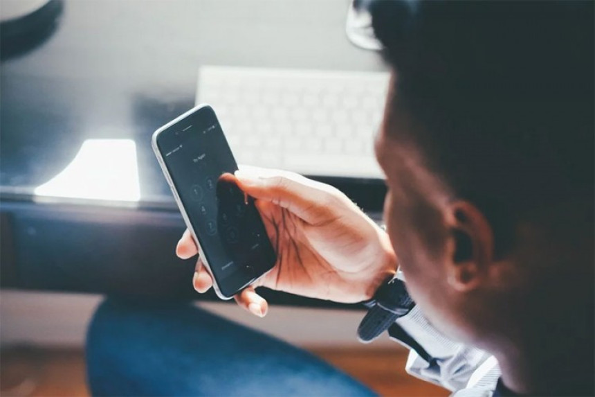 Koliko vrijedi godinu dana star iPhone, a koliko Android?