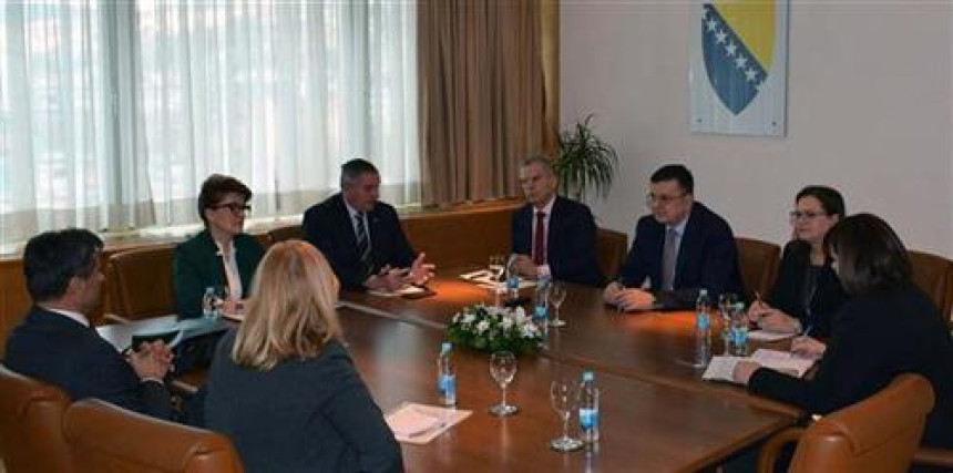 BiH: Uvesti zabranu ulaska strancima iz zaraženih područja