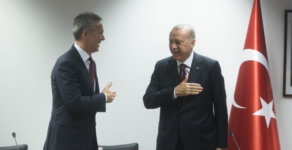 Erdogan na oprezu, izbjegava rukovanje zbog virusa korona