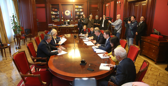 Zatvaraju se škole i fakulteti u RS zbog virusa korona