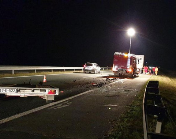 Automobil se zabio u kamion na autoputu u Hrvatskoj