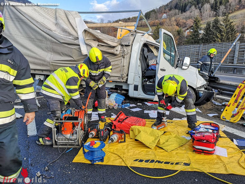 Težak sudar na auto-putu: Vozač iz BiH teško povrijeđen