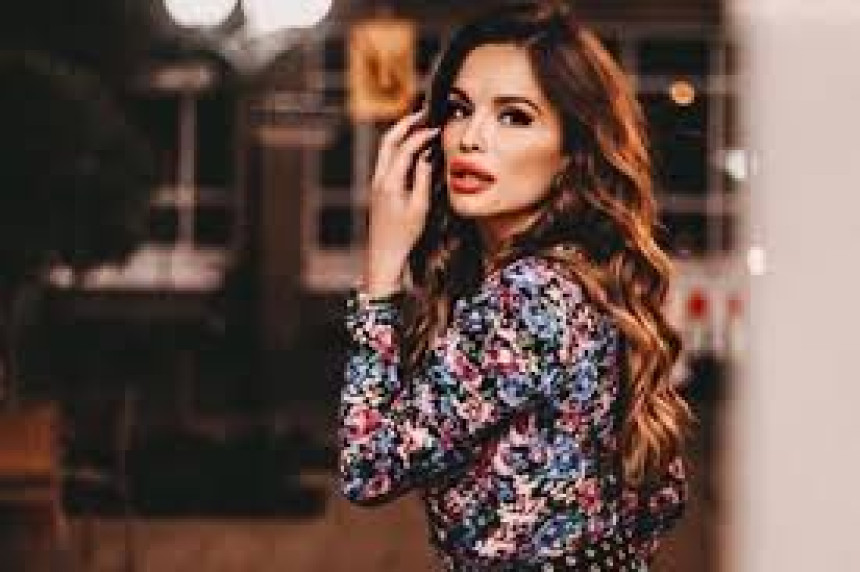 Severina sa maskom čak i kod frizera! (FOTO)