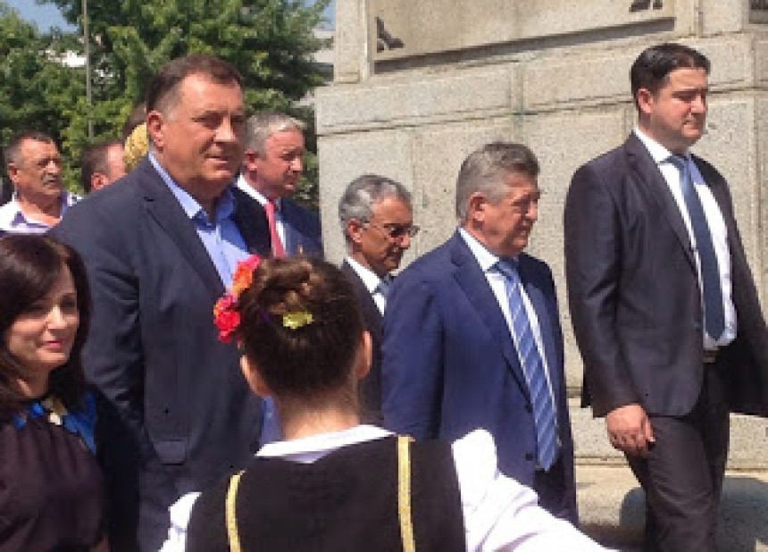 Markovićev politički suicid za dnevnu upotrebu režima
