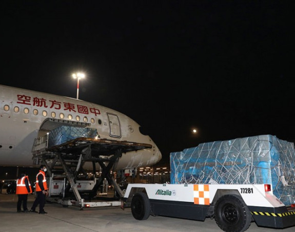 Medicinska pomoć iz Kine stigla u Italiju