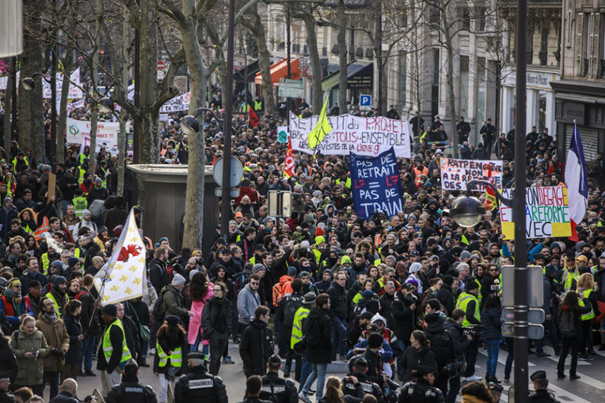 Žuti prsluci protestuju, uprkos zabrani okupljanja