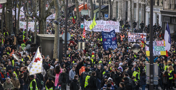 Žuti prsluci protestuju, uprkos zabrani okupljanja