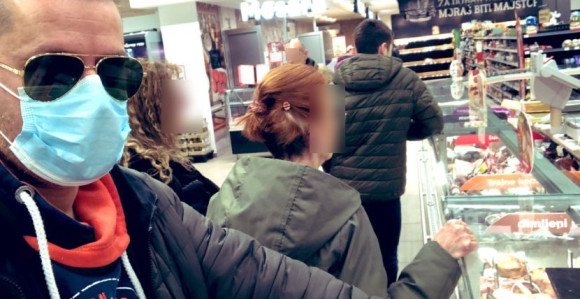 Vlado Georgiev sa maskom na licu isprozivao ljude u supermarketu!