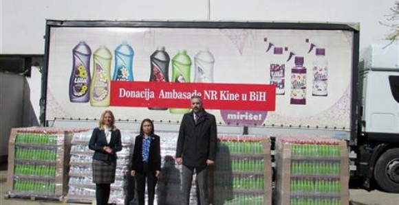 Kina donirala RS dezinfekcijska sredstva za škole