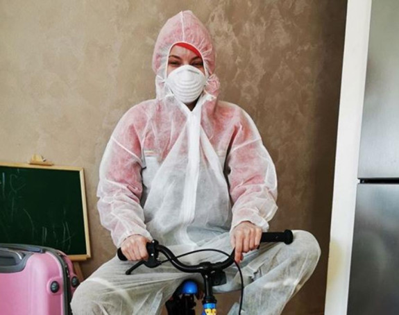 Pevačica se zaštitila od glave do pete, šta mislite ko je?!