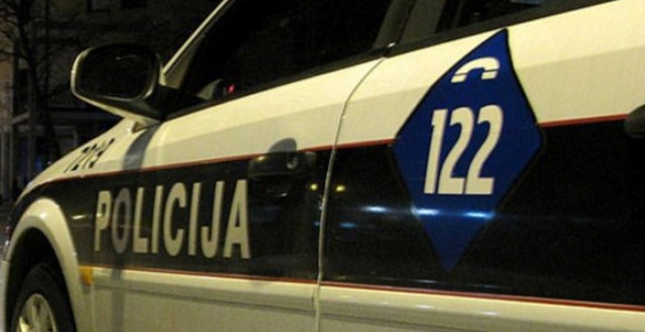 Gradačac: U teškoj nesreći poginuli žena i dijete