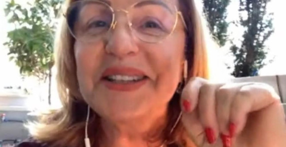 Ana Bekuta rešila da drži "koncerte" sa svoje terase!?