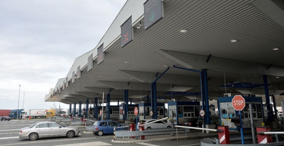 Србија затворила граничне прелазе због короне