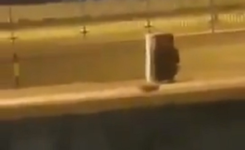 Usred noći kršio policijski čas koristeći kutiju za kamuflažu! (VIDEO)