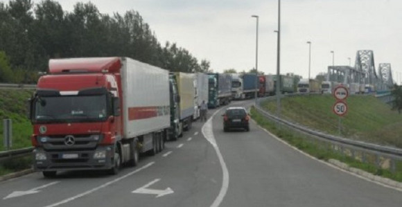 Prevoznici muku muče na graničnim prelazima