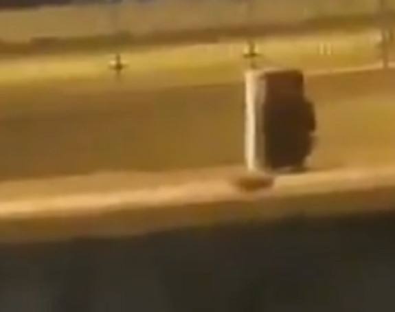 Usred noći kršio policijski čas koristeći kutiju za kamuflažu! (VIDEO)