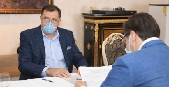 Umjesto da je u karantinu Dodik nastavlja šetnju
