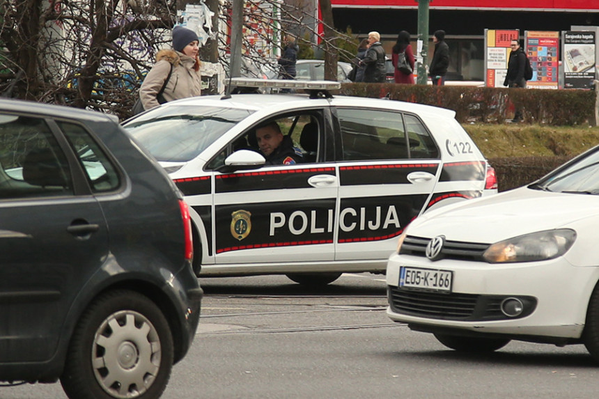 Tuzla: Muškarac pronađen mrtav u automobilu