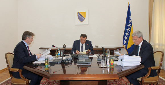 Мука их зближила -Чланови Предсједништва БиХ као најрођенија браћа