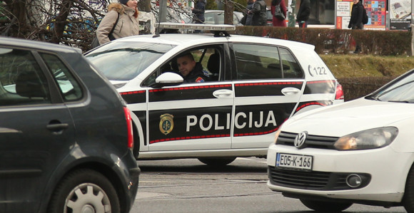 Tuzla: Muškarac pronađen mrtav u automobilu