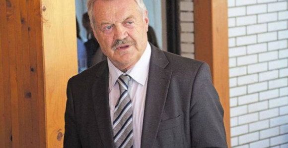 Dukić koristi virus kako bi prisilio radnike da platu troše kod njega