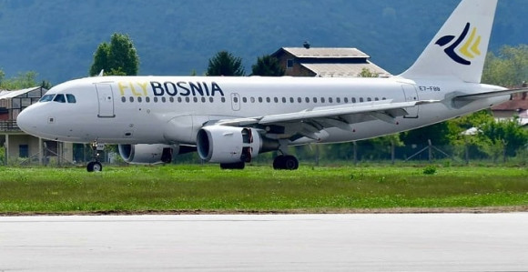 Posada aviona u zaštitnim odijelima do Rima i nazad
