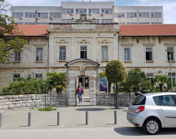 У самоизолацији 24 доктора и 28 сестара