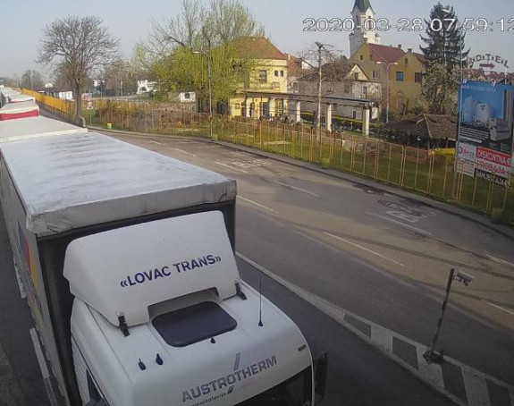 Gužve na prelazima u Gradišci, Karakaju i na Rači