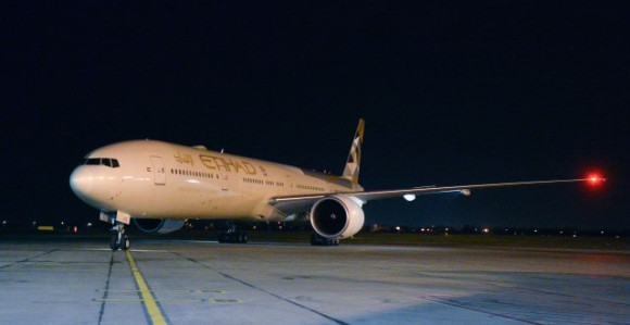 Srbiji stigao prvi avion pomoći iz Ujedinjenih Emirata