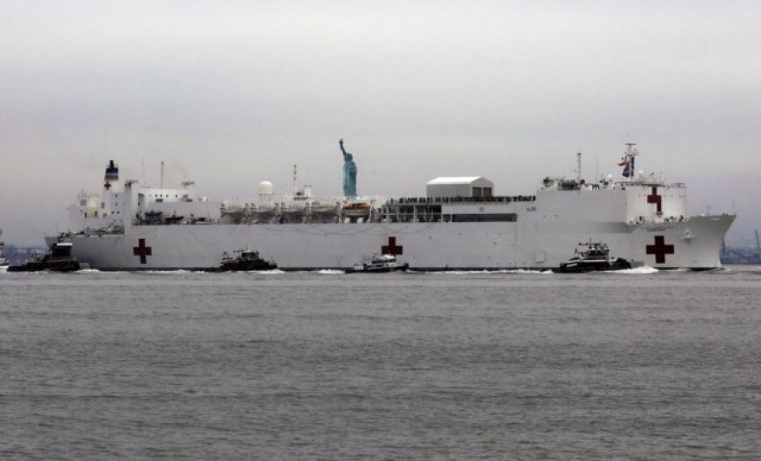 Vojni brod-bolnica "Konfort" uplovio danas u Njujork