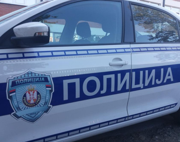 Hodao pijan sa puškom, gađao policiju flašama