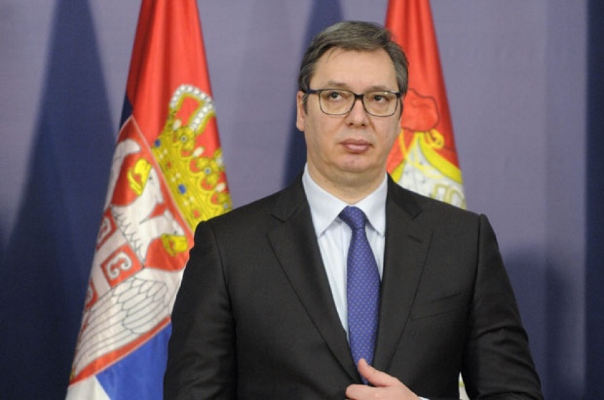 Vučić telefonom sa Makronom, a potom i sa Putinom