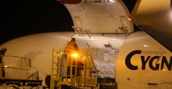 Sletio drugi avion sa opremom za pokretnu bolnicu