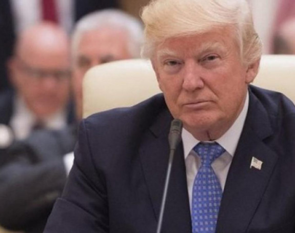 На Трамповом удару поново обавјештајци