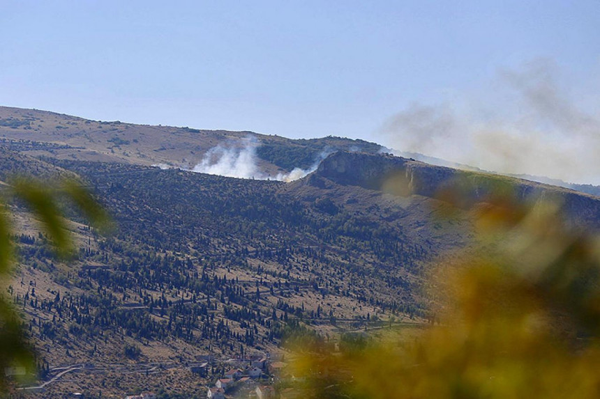 Активно неколико пожара на подручју Херцеговине