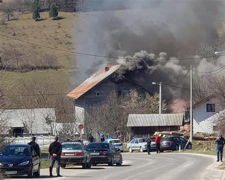 U požaru izgorjela kuća porodice Marić u Kneževu