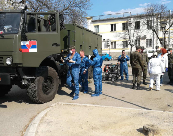 Ruski stručnjaci rade dezinfekciju Doma zdravlja u BL