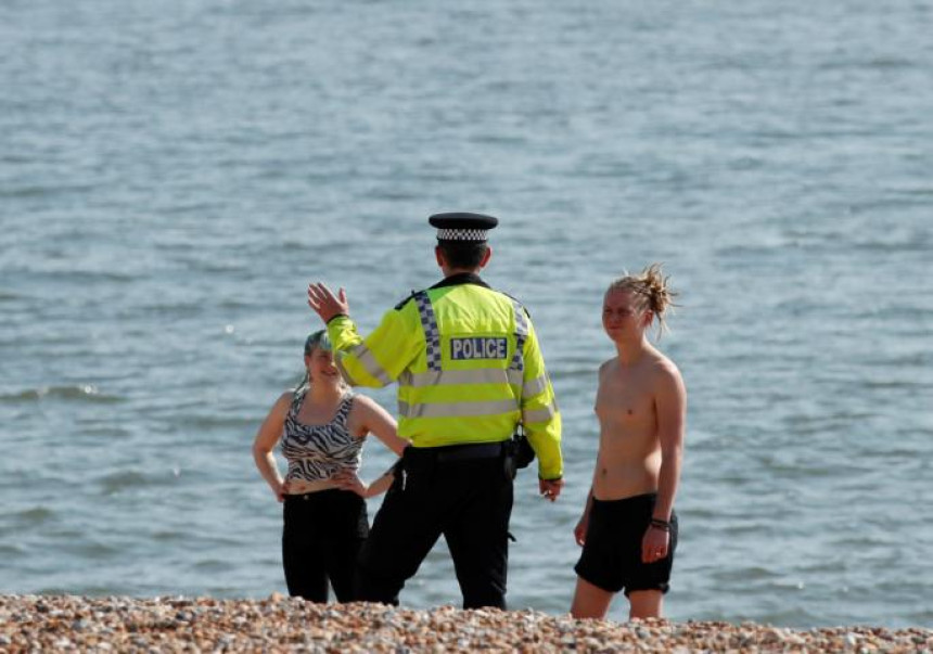U Češkoj nudisti mogu biti bez odeće ali bez maske ne!