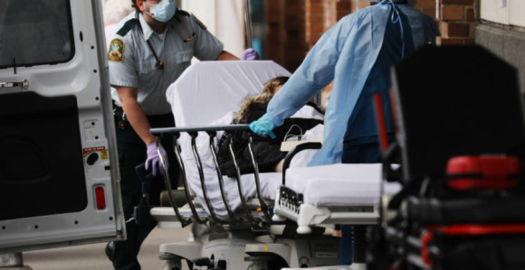 SAD: Virus korona za dan odnio preko 2.000 života