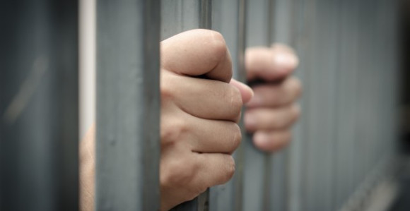 Zatvorenici zapalili zgradu tokom pobune