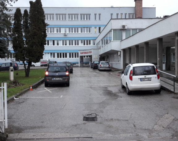 Двојица радника болнице позитивна на вирус корона