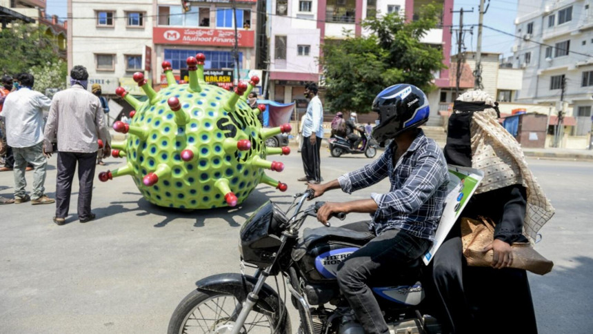 У Индији на улицама саобраћа корона аутомобил! (ВИДЕО)