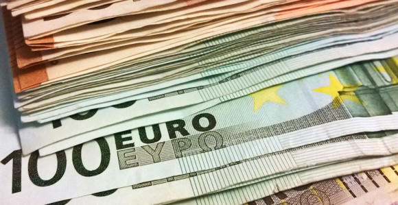 Vanredno stanje, bez rada NSRS odličan trenutak za enormno zaduživanje