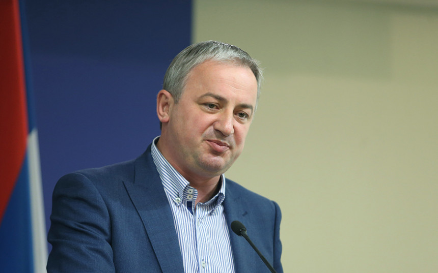 Borenović: Šefovi stranaka derogiraju institucije!