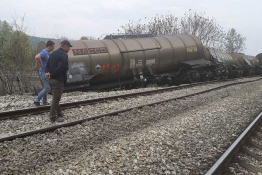 Srbija: Sedam vagona-cisterni isklizalo iz šina